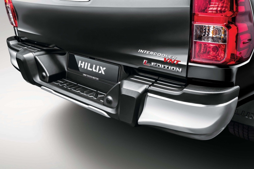 toyota hilux 2018 cap ben malaysia sap ve viet nam
