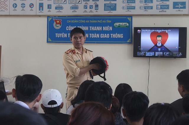 cong an mo lop giao duc luat giao thong cho thanh thieu nien vi pham