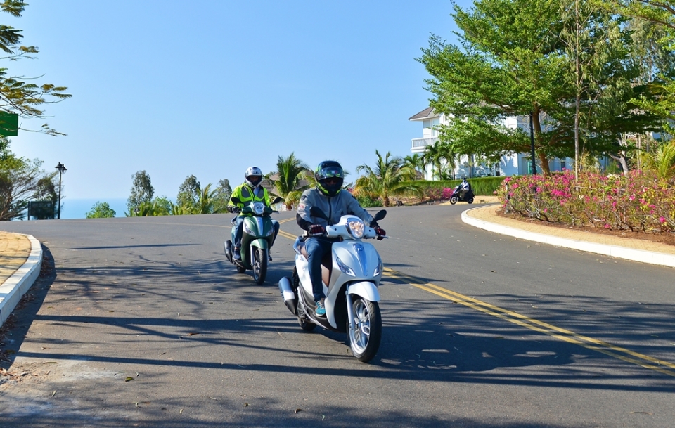 luot piaggio medley qua vung gio nhu phan nang nhu rang