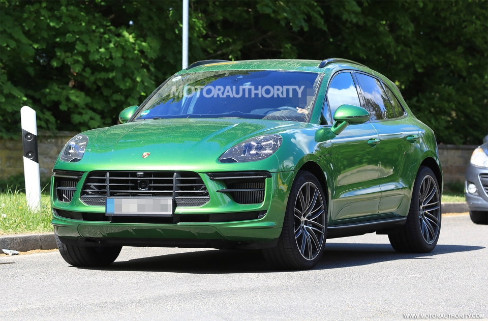 bat gap porsche macan phien ban nang cap chay thu tren duong pho