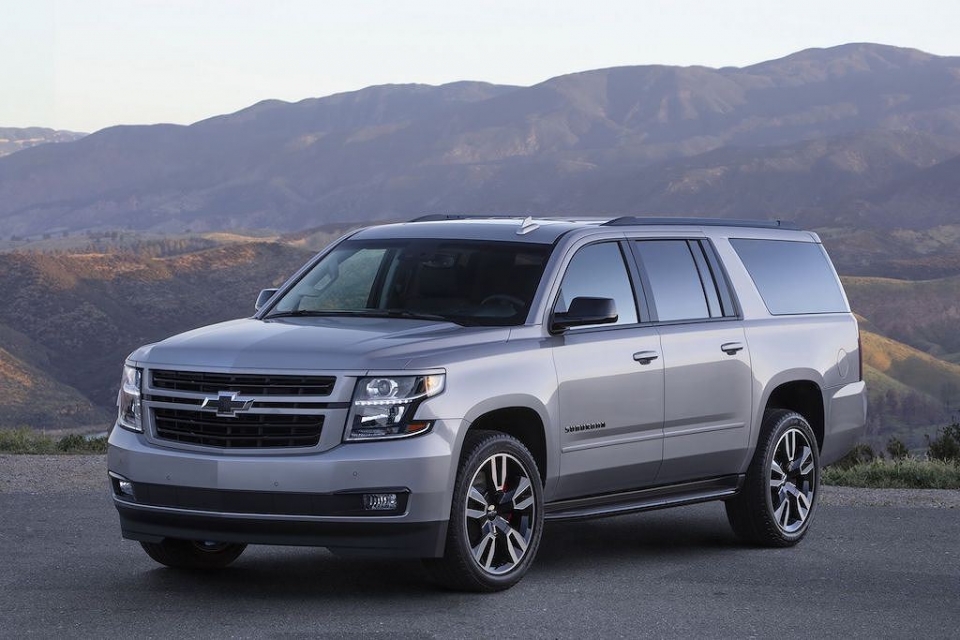 suv co lon chevrolet suburban manh me hon voi phien ban rst