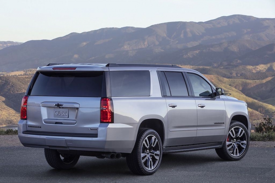 suv co lon chevrolet suburban manh me hon voi phien ban rst