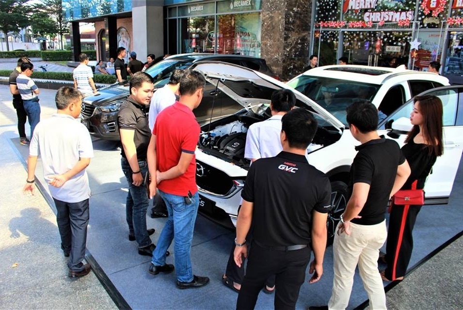 Khách Việt mông lung đợi ôtô giảm giá trong năm 2018