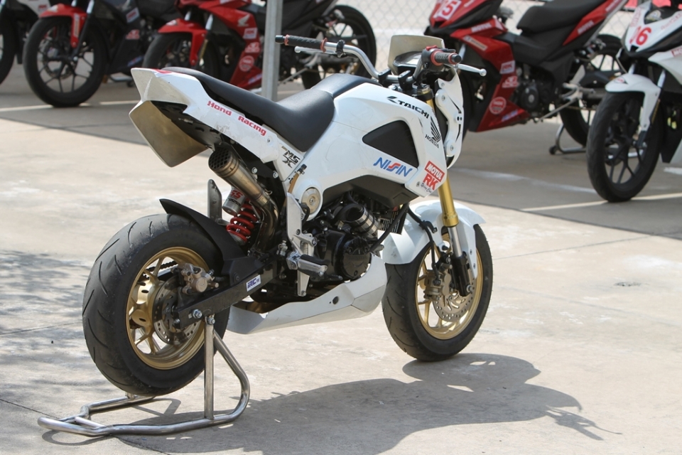 trai nghiem honda msx 125 phien ban dua chu ngua chung day me hoac