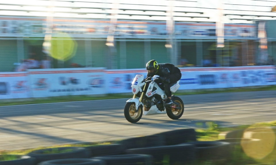 trai nghiem honda msx 125 phien ban dua chu ngua chung day me hoac