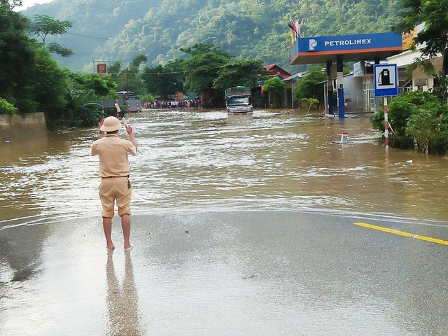 thong tuyen quoc lo 6 di cac tinh tay bac