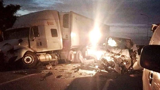 Xe đi rước dâu gặp tại nạn thảm khốc, 13 người tử vong