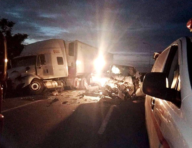 xe di ruoc dau gap tai nan tham khoc 13 nguoi tu vong