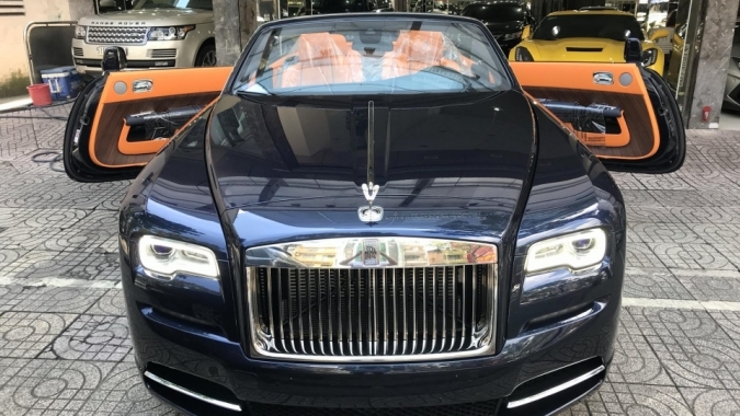 Rolls-Royce Dawn độc nhất Việt Nam vào TP Hồ Chí Minh tìm khách