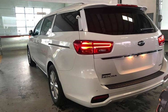 kia sedona tai viet nam co ban nang cap gia tu 1129 ty dong