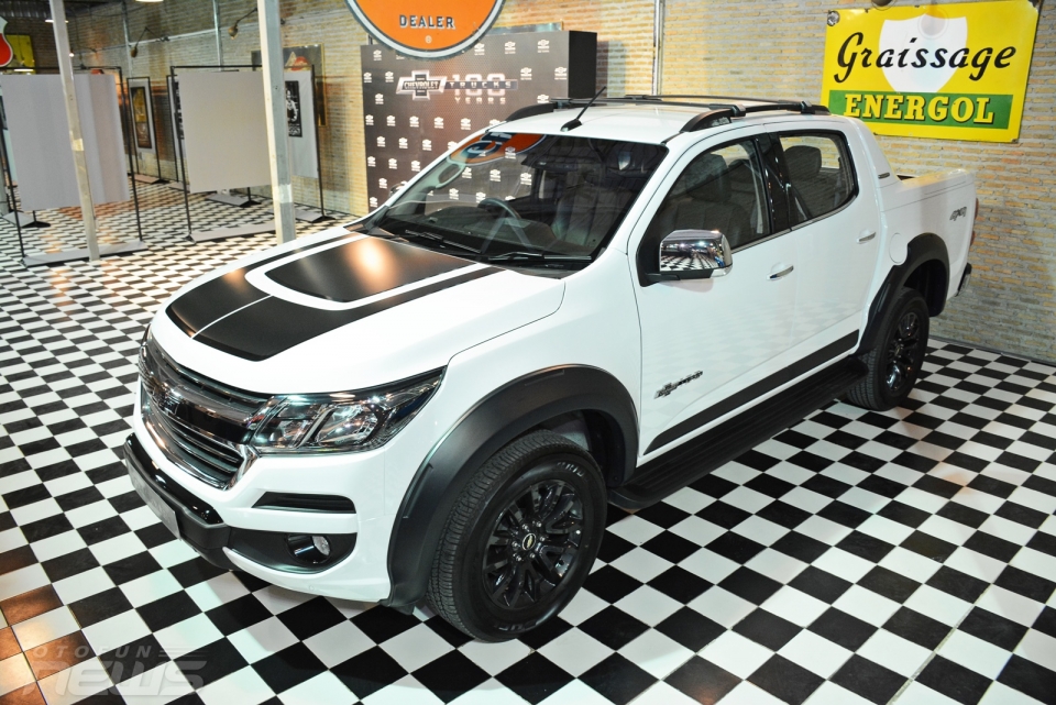 chevrolet colorado centennial phien ban gioi han chi co 100 chiec cho viet nam