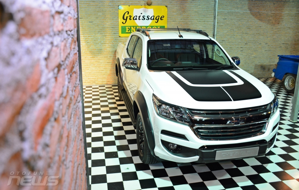 chevrolet colorado centennial phien ban gioi han chi co 100 chiec cho viet nam