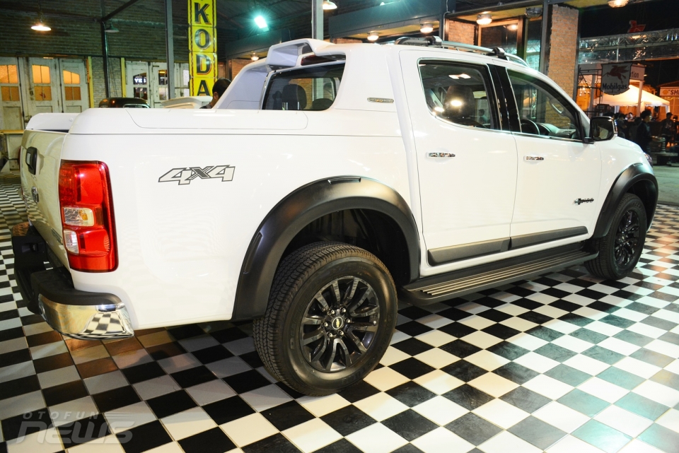 chevrolet colorado centennial phien ban gioi han chi co 100 chiec cho viet nam