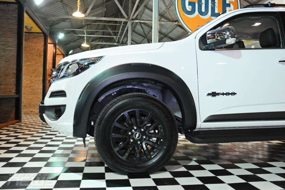 chevrolet colorado centennial phien ban gioi han chi co 100 chiec cho viet nam