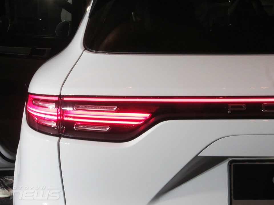 porsche cayenne 2018 ra mat tai viet nam voi 3 phien ban gia tu 45 ty dong
