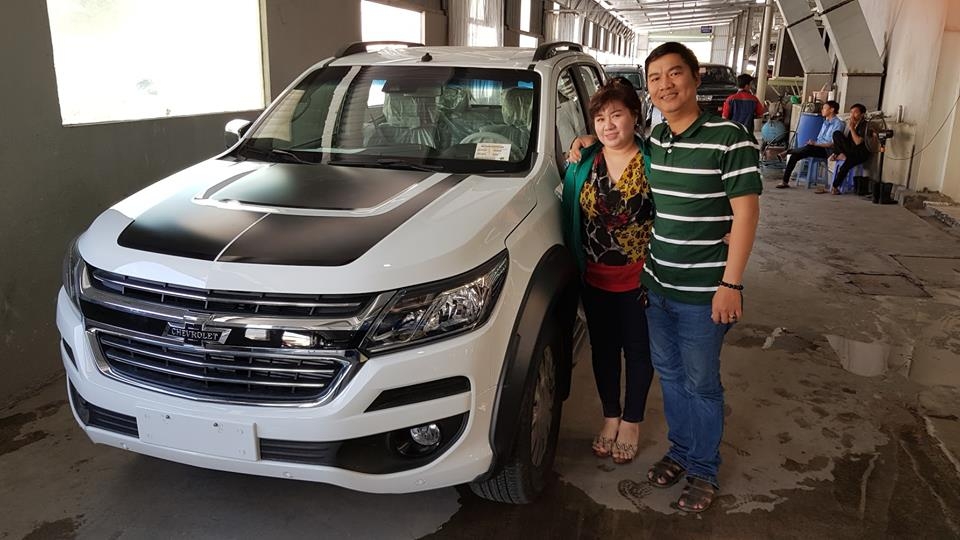 chevrolet colorado centennial bat dau den tay khach hang viet
