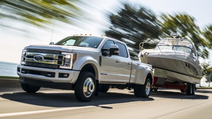 Ford công bố bán tải F-450 Super Duty 2018 mạnh nhất trong lịch sử