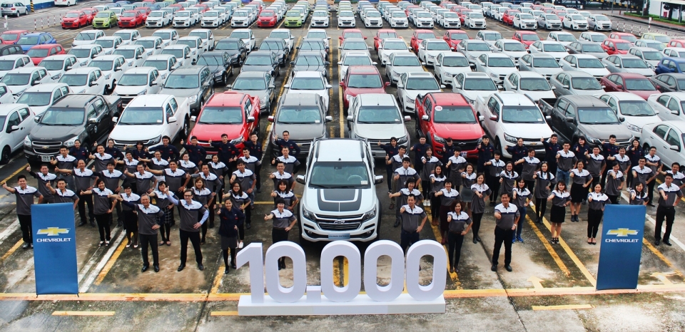chevrolet viet nam dat moc 10000 xe ban ra trong nam 2017