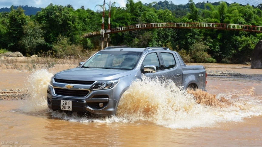 Trải nghiệm “trèo đèo, lội suối” với bán tải Chevrolet Colorado 2017