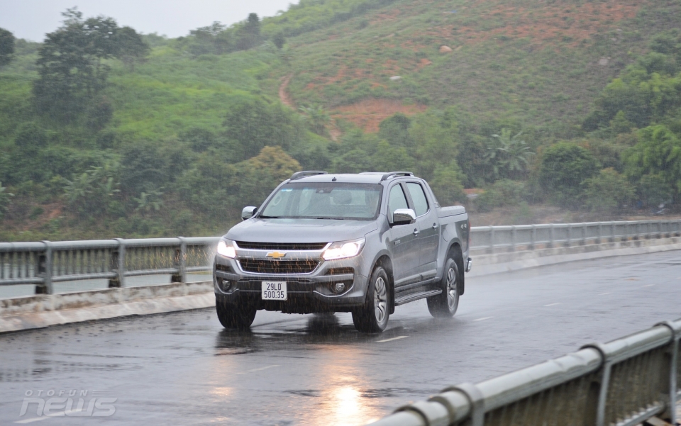 Trải nghiệm “trèo đèo, lội suối” với bán tải Chevrolet Colorado 2017 trai nghiem treo deo loi suoi voi ban tai chevrolet colorado 2017