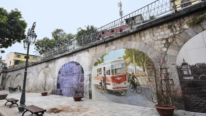Bích họa trên phố Phùng Hưng: Những mảnh ghép ký ức của Hà Nội