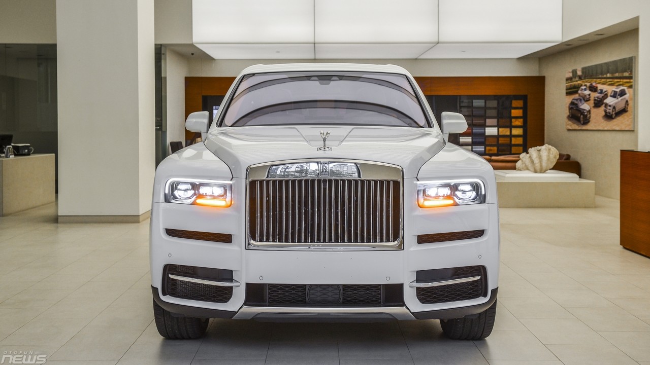 "Xe gầm cao" siêu sang Rolls-Royce Cullinan chính hãng giá hơn 40 tỷ đồng Việt Nam