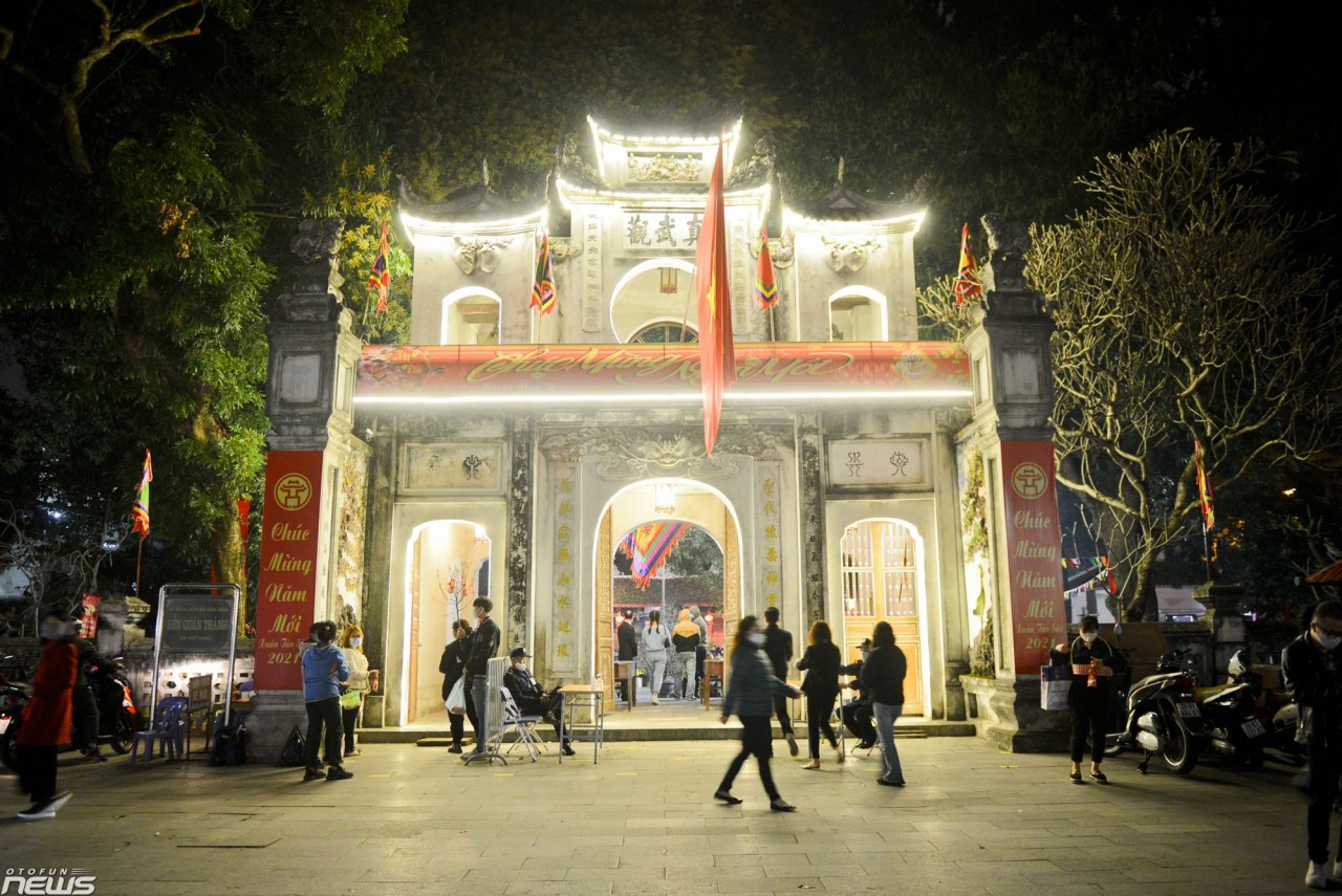Hà Nội - Phút Giao thừa lặng lẽ Hà Nội - Phút Giao thừa lặng lẽ