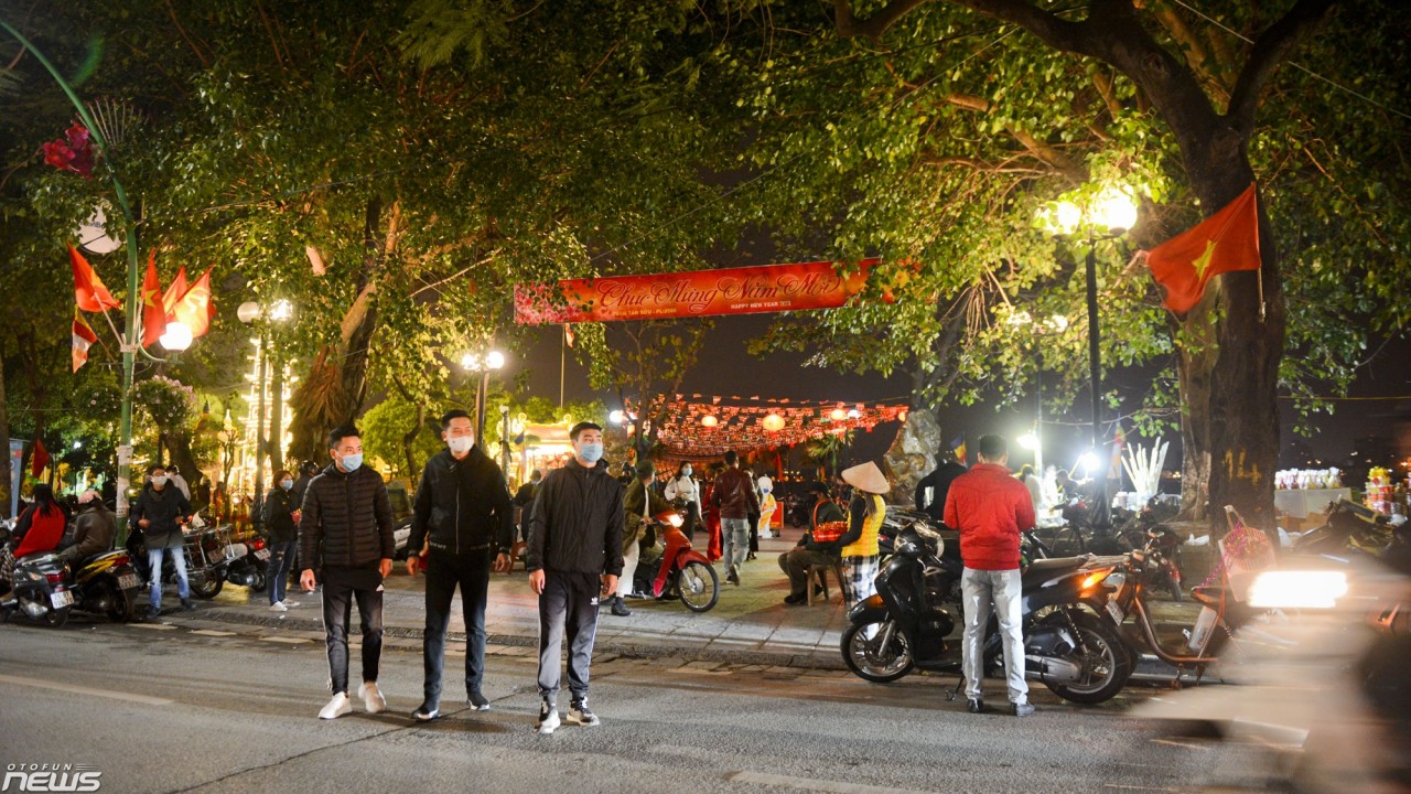Hà Nội - Phút Giao thừa lặng lẽ Hà Nội - Phút Giao thừa lặng lẽ