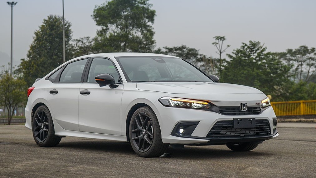 Khách Việt thích thú khi Honda Civic 2022 giá rẻ hơn thế hệ cũ