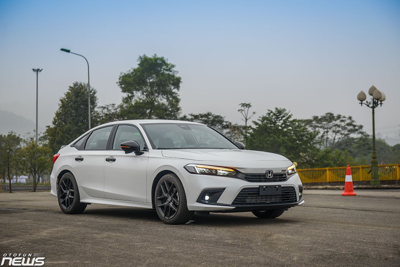 Khách Việt thích thú khi Honda Civic 2022 giá rẻ hơn thế hệ cũ Khách Việt thích thú khi Honda Civic 2022 giá rẻ hơn thế hệ cũ