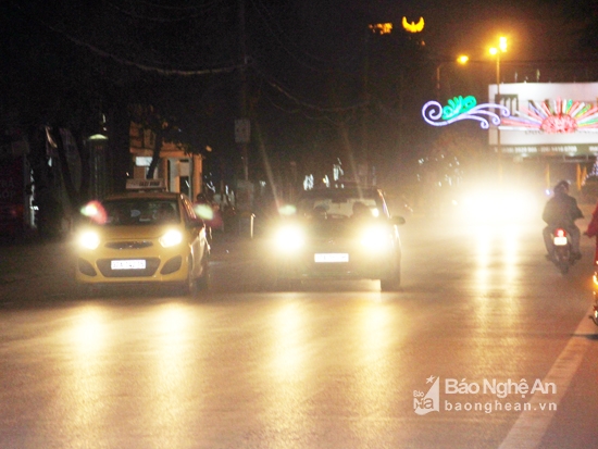 TP Vinh: Xử phạt 85 trường hợp bật đèn pha trong nội thành