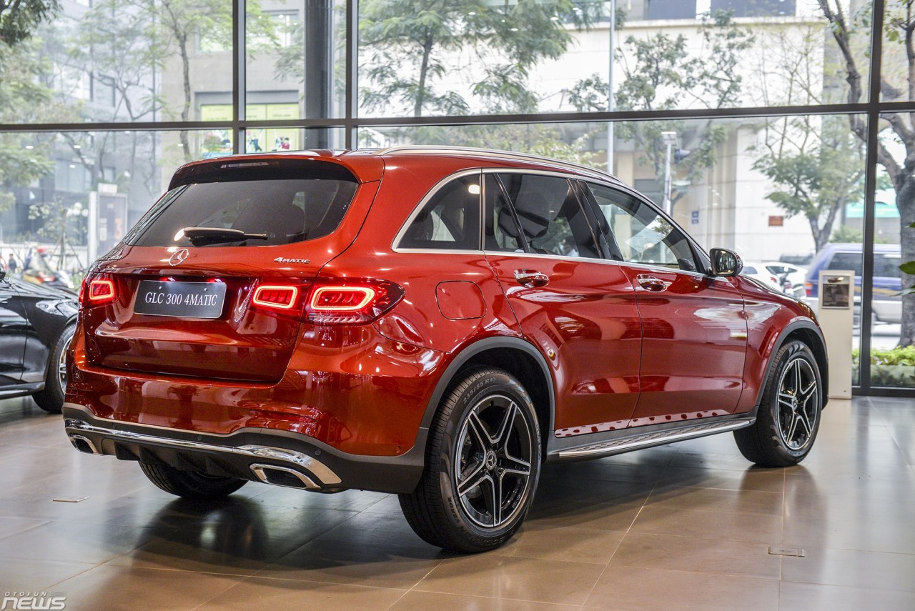 Mercedes-Benz GLC 'xả kho' giảm giá mạnh lên tới 200 triệu đồng