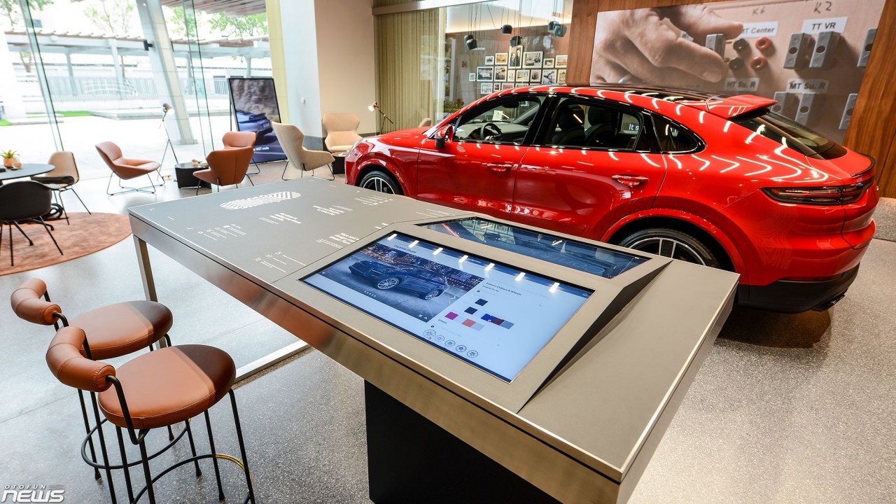 Khám phá Porsche Studio tại Hà Nội
