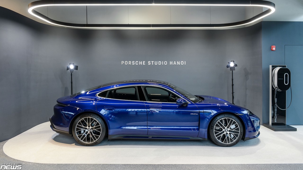 Khám phá Porsche Studio tại Hà Nội