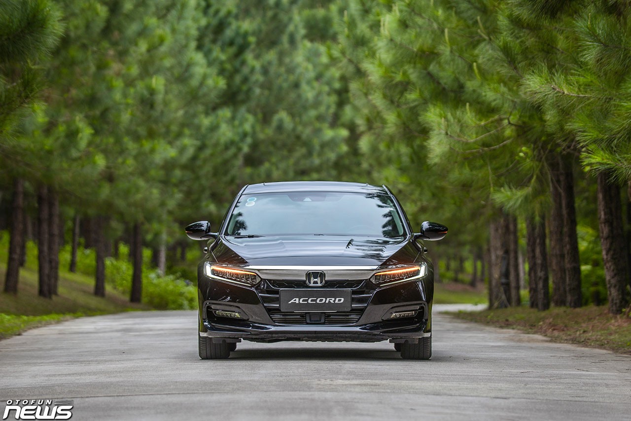 Honda Accord giảm giá mạnh tới 250 triệu đồng