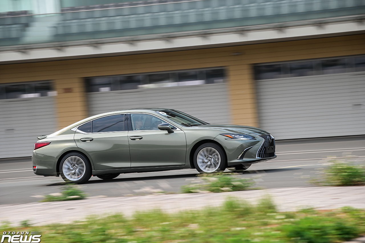 Cầm lái Lexus không còn 'nhàm chán'