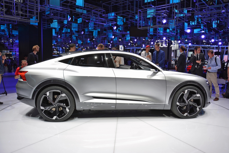 audi bat dau nhan dat hang suv chay dien moi tai chau au