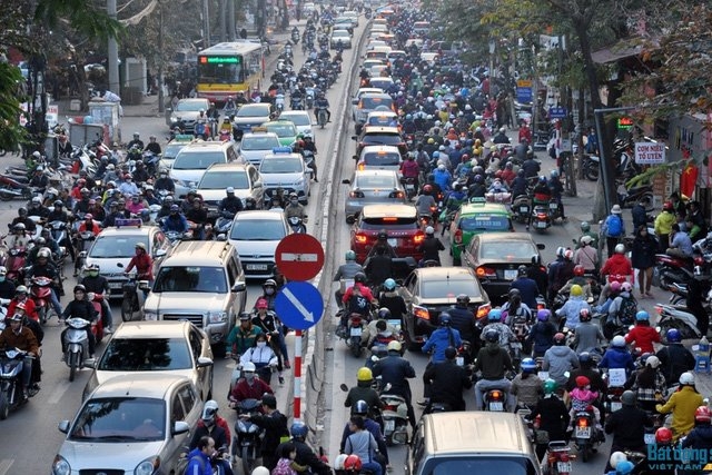 ha noi muon thu phi phuong tien di vao noi un tac