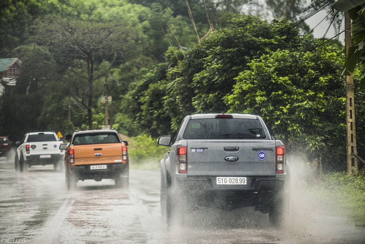 trai nghiem kha nang off road uu viet cua ford ranger ranger raptor va everest
