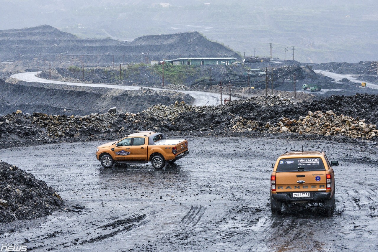 trai nghiem kha nang off road uu viet cua ford ranger ranger raptor va everest