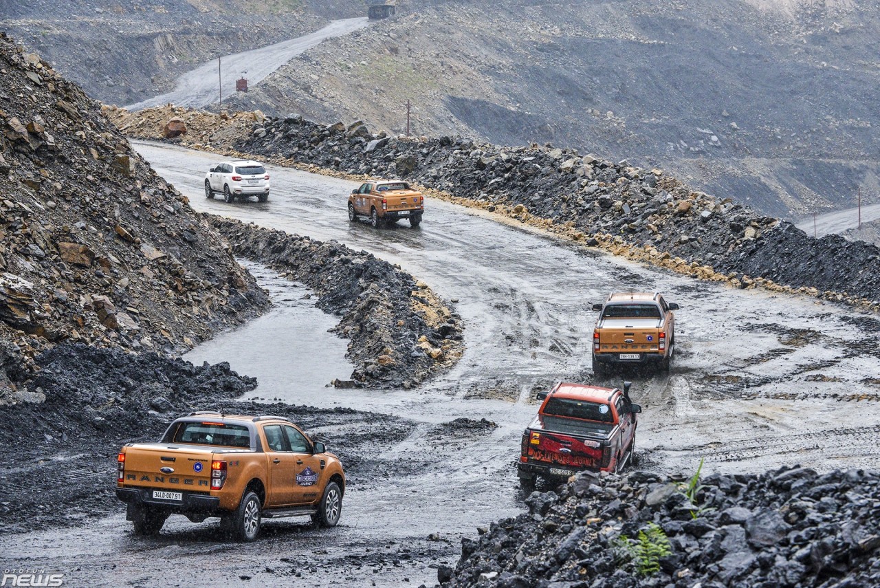 trai nghiem kha nang off road uu viet cua ford ranger ranger raptor va everest