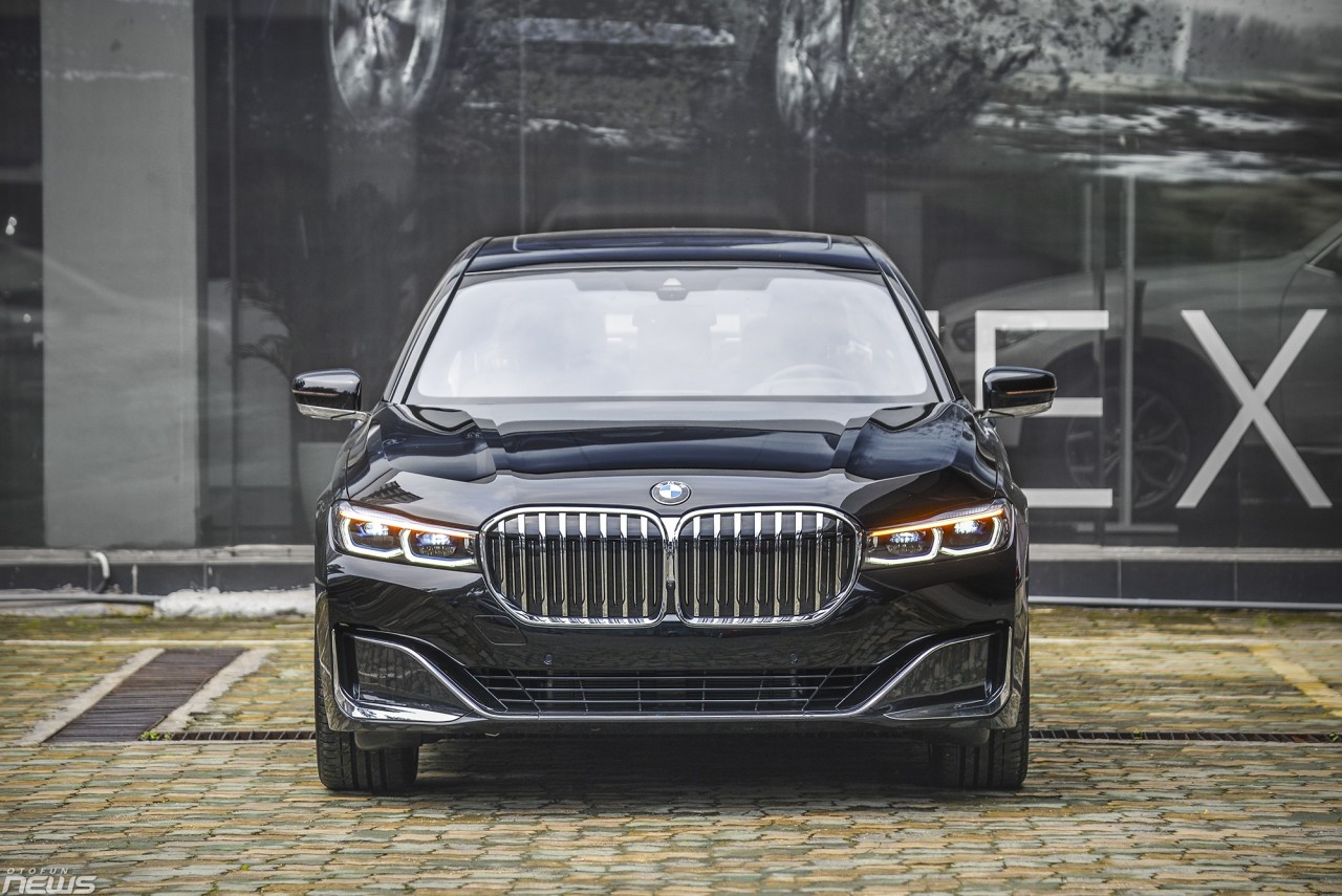 BMW 7-Series giảm giá 'khủng' lên đến gần 600 triệu đồng