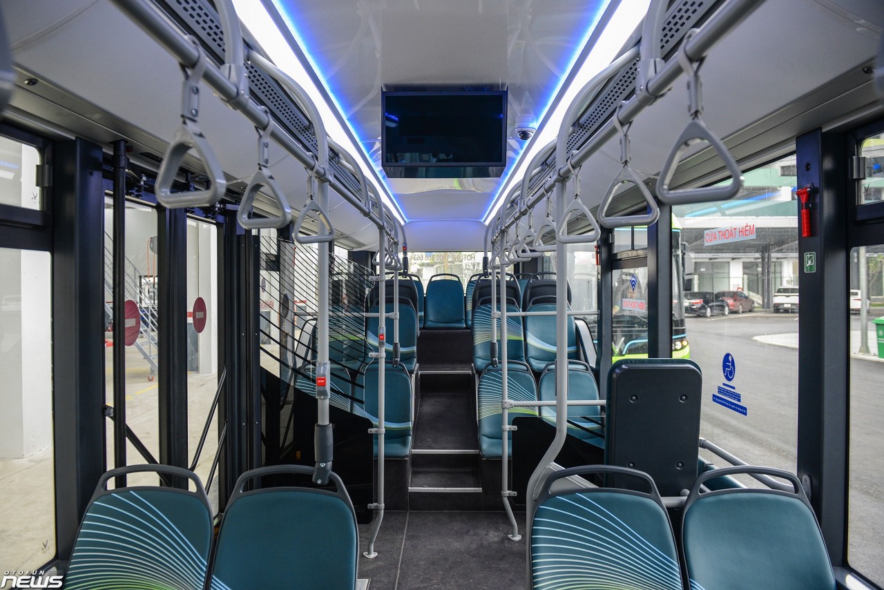 Xe buýt điện VinBus chạy thử nghiệm tại Hà Nội