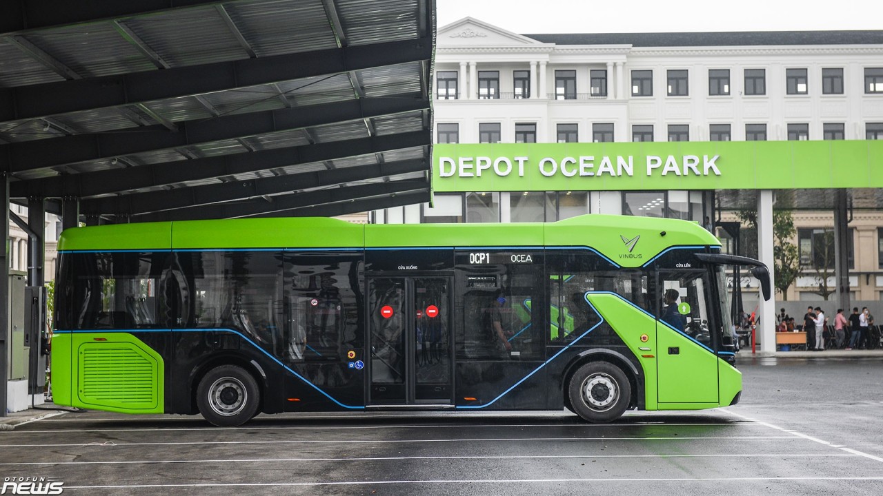 Xe buýt điện VinBus chạy thử nghiệm tại Hà Nội