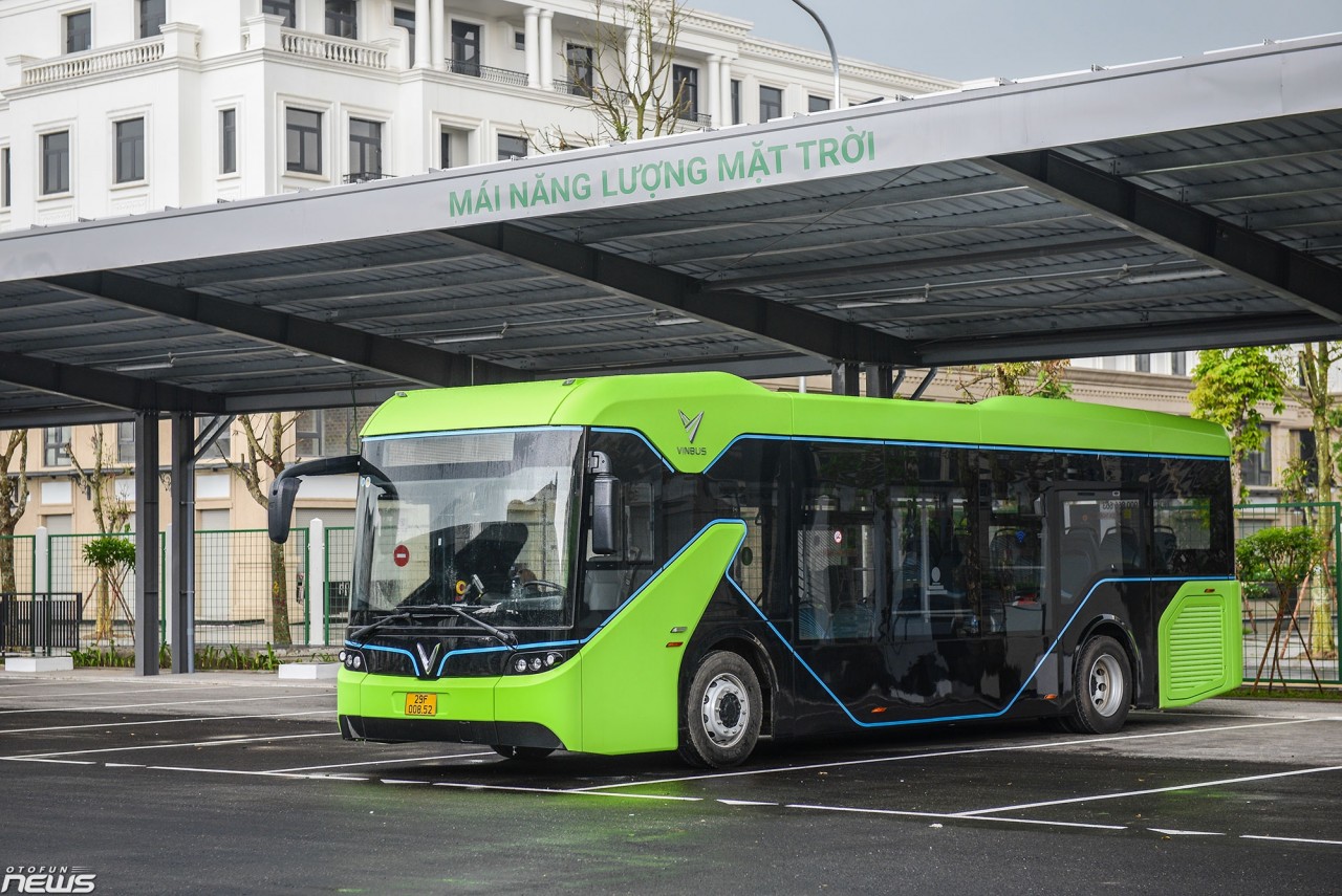Xe buýt điện VinBus chạy thử nghiệm tại Hà Nội
