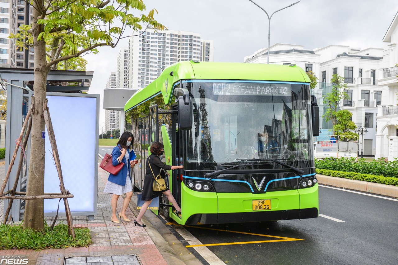 Xe buýt điện VinBus chạy thử nghiệm tại Hà Nội