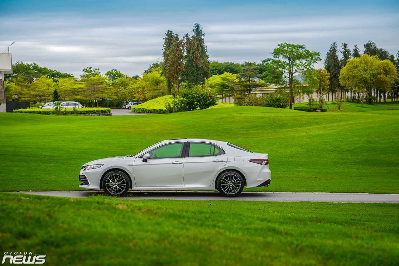 Toyota Việt Nam triệu hồi 2.024 xe Camry vì lỗi camera 360 độ