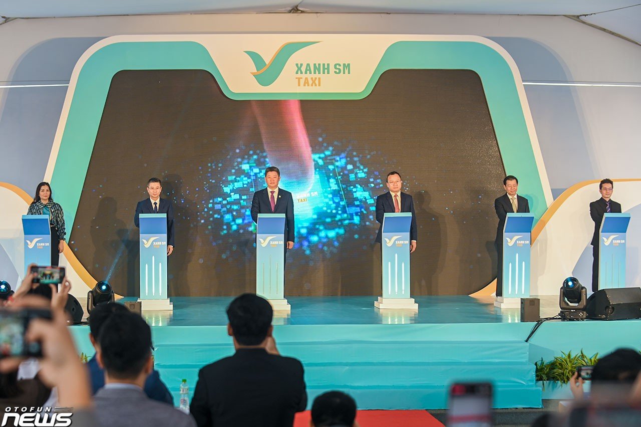 Hãng taxi thuần điện đầu tiên Xanh SM đi vào hoạt động
