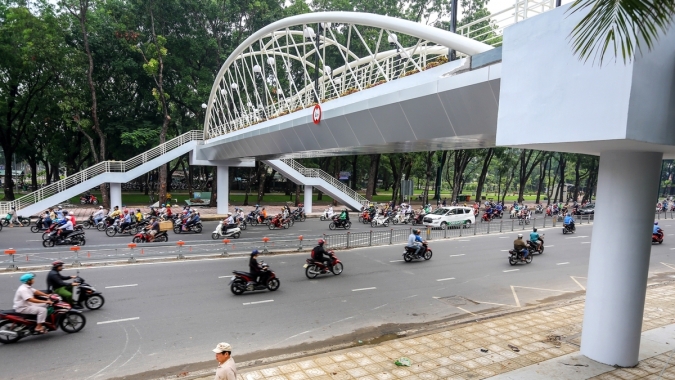 Cận cảnh cây cầu bộ hành hơn 11 tỷ đồng "đẹp nhất" TP Hồ Chí Minh