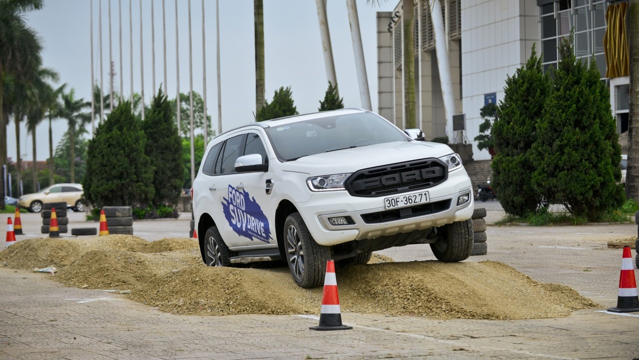 Ford Việt Nam lần đầu tiên giới thiệu dịch vụ cứu hộ 24/7